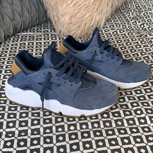 nike women’s huaraches